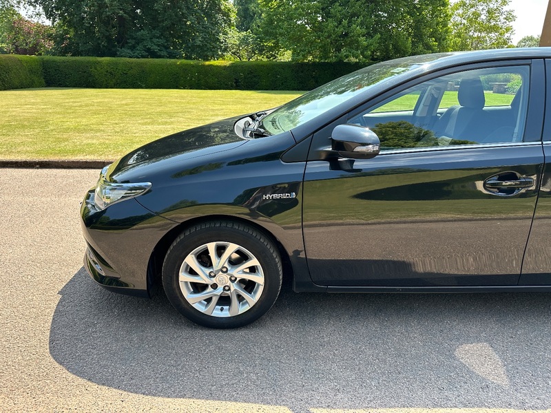 TOYOTA AURIS