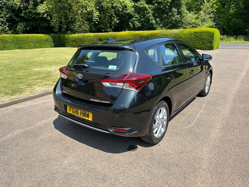 TOYOTA AURIS